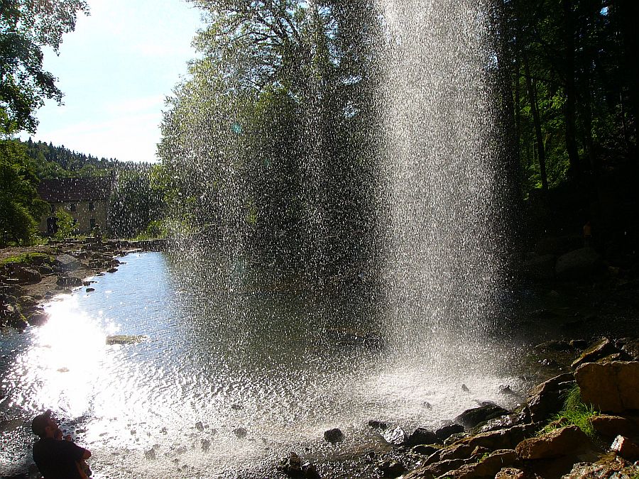 hinterm Wasserfall 1