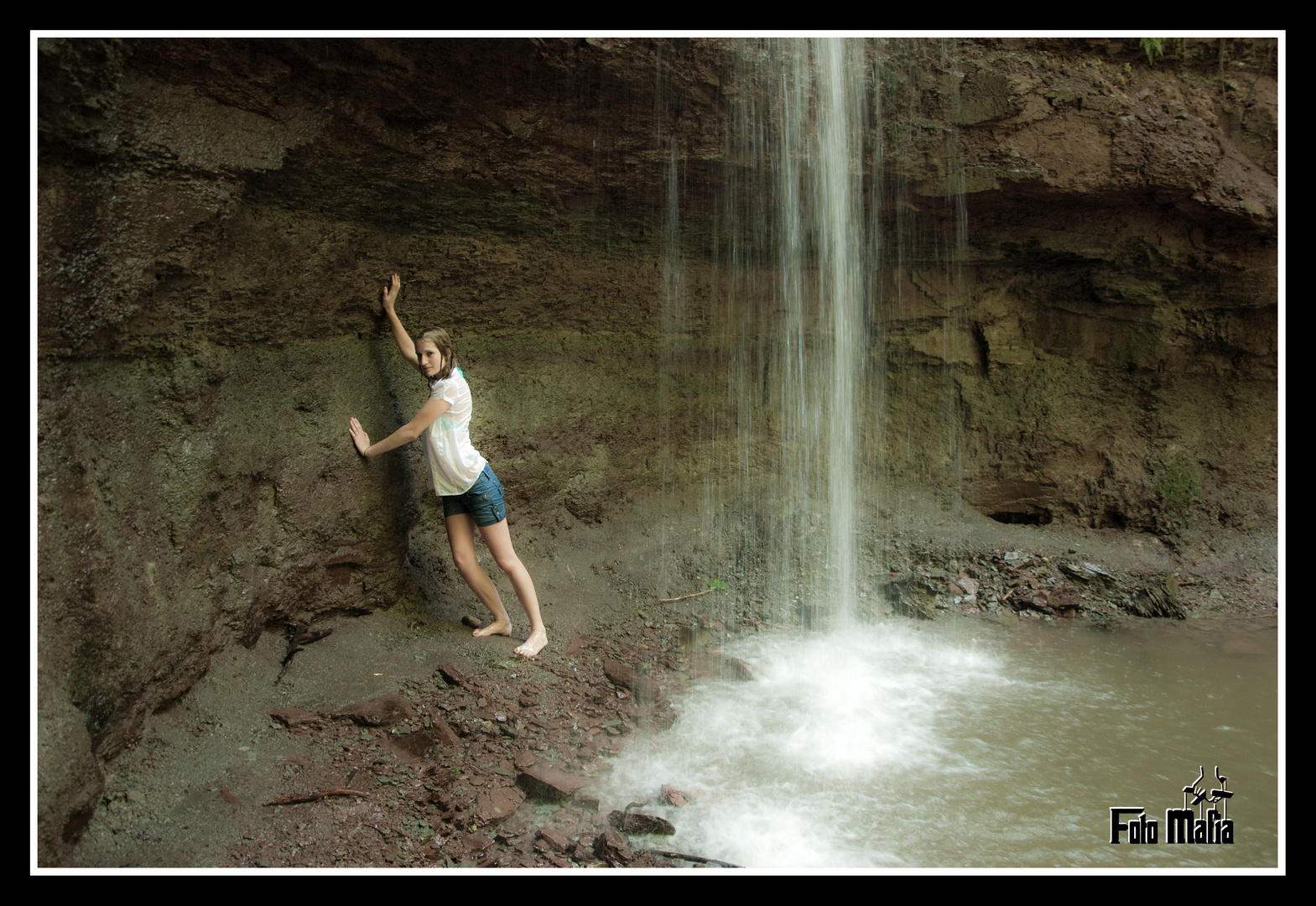 Hinterm Wasserfall