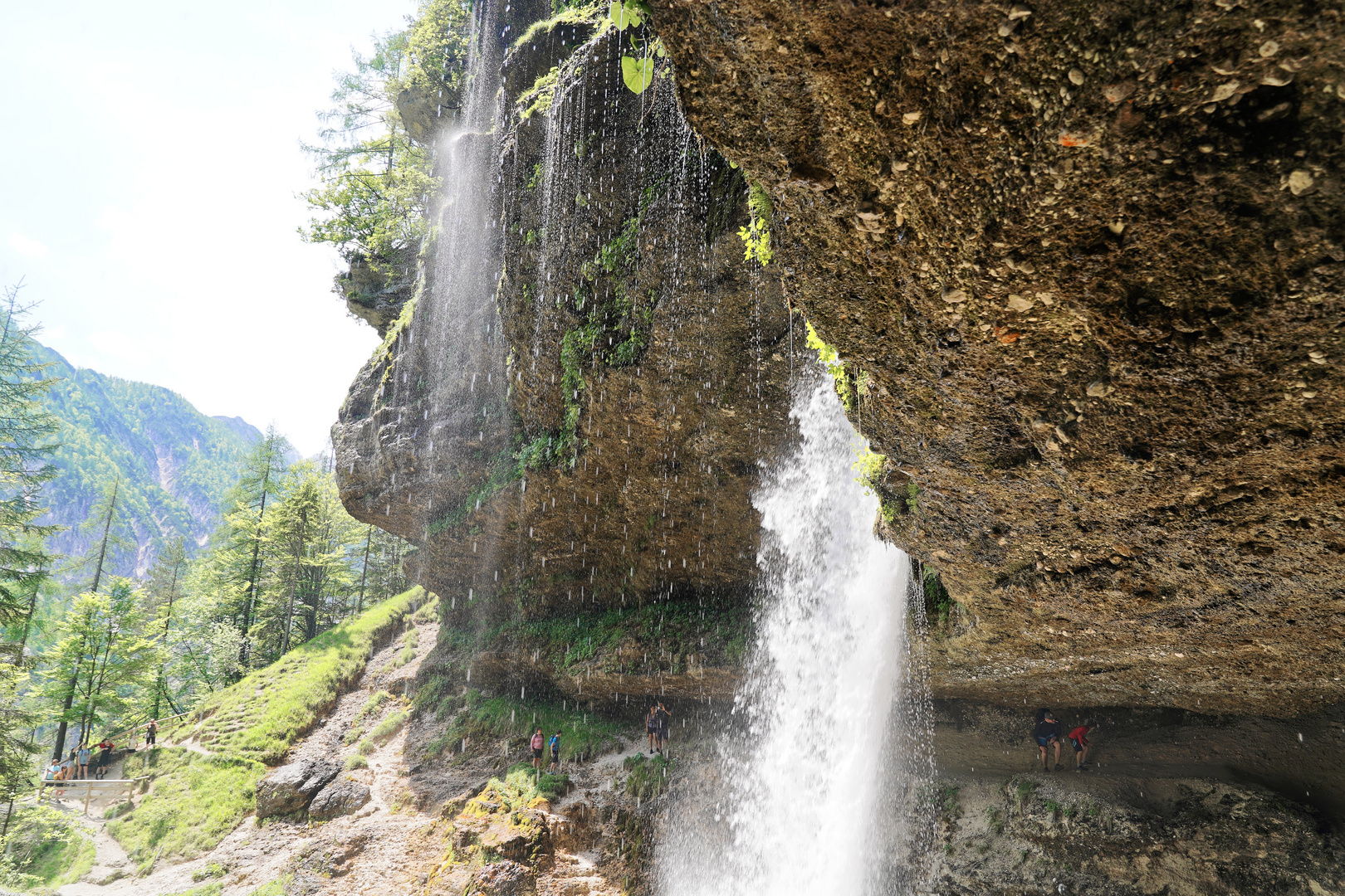 // hinterm wasserfall geht's weiter (3/4)