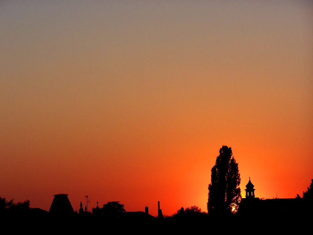 Hintermhaussommerabendhimmelfoto