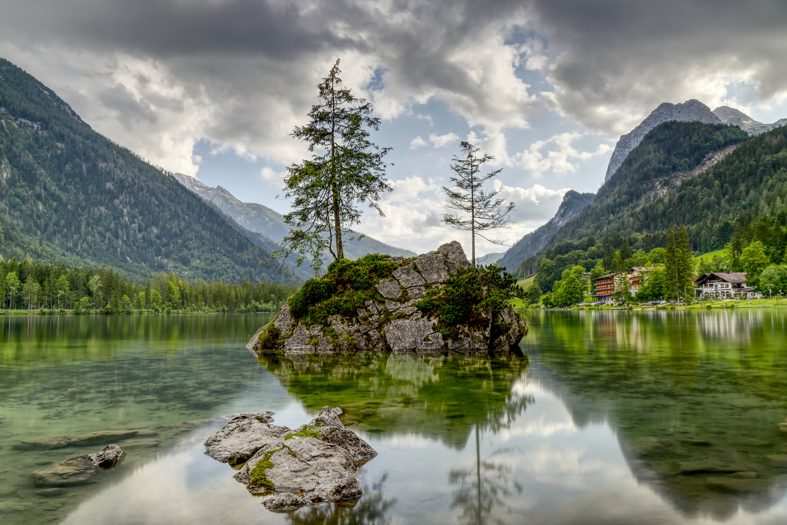 Hintersee - Fels im Wasser