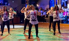 Hip-Hop Formation der Tanzschule Streng mit "Gangnam Style"