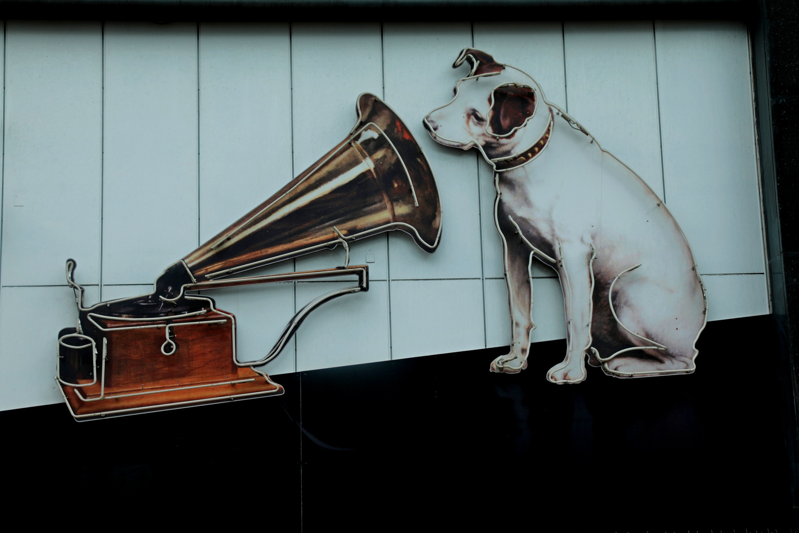 His Master’s Voice 