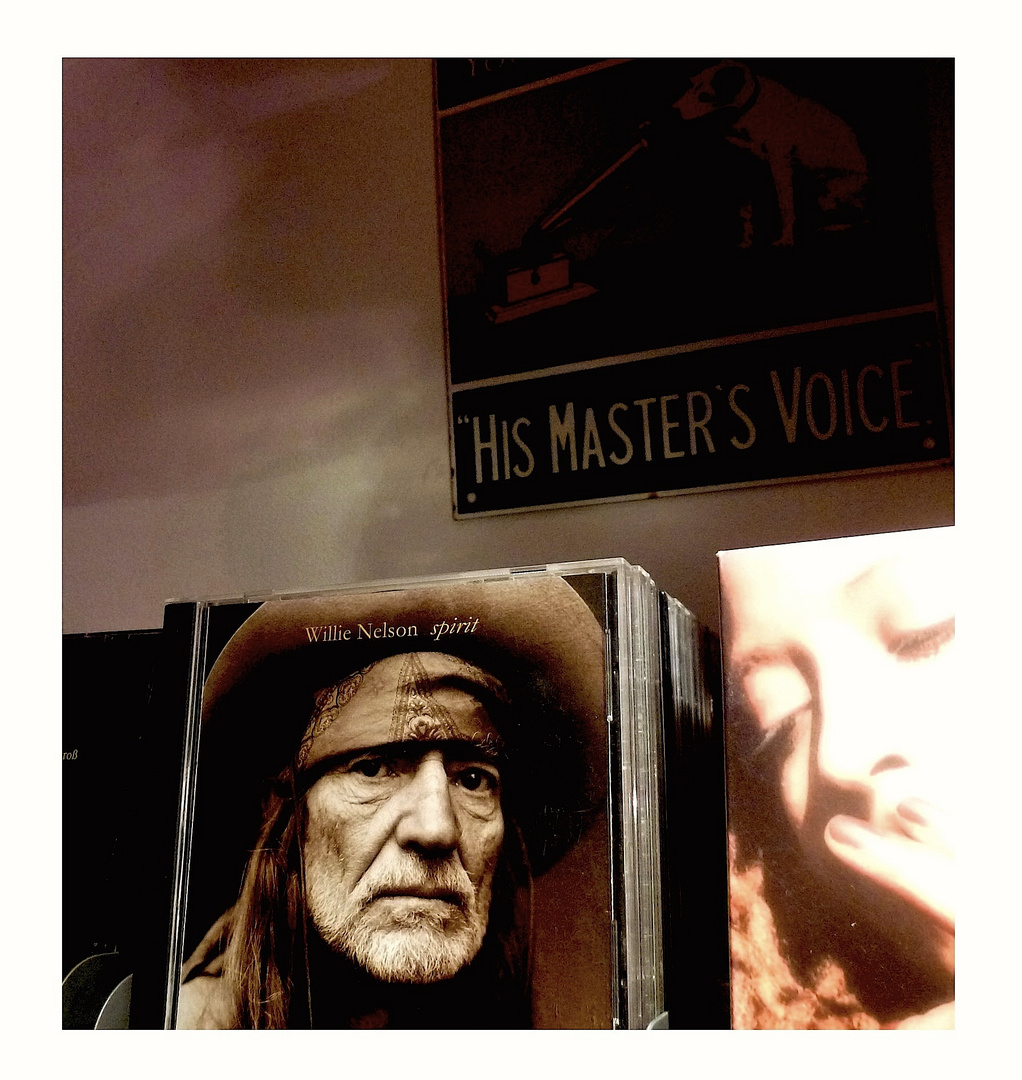 < his master's voice >