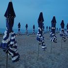 Histoire de parasols ...... sur la plage de Cabourg (Normandie)