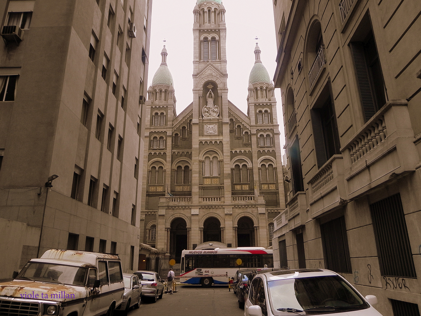 historias de amores y venganza,EDIFICIO KAVANAGH Y LA BASÍLICA  DELSANTISIMO SACRAMENTO DEL