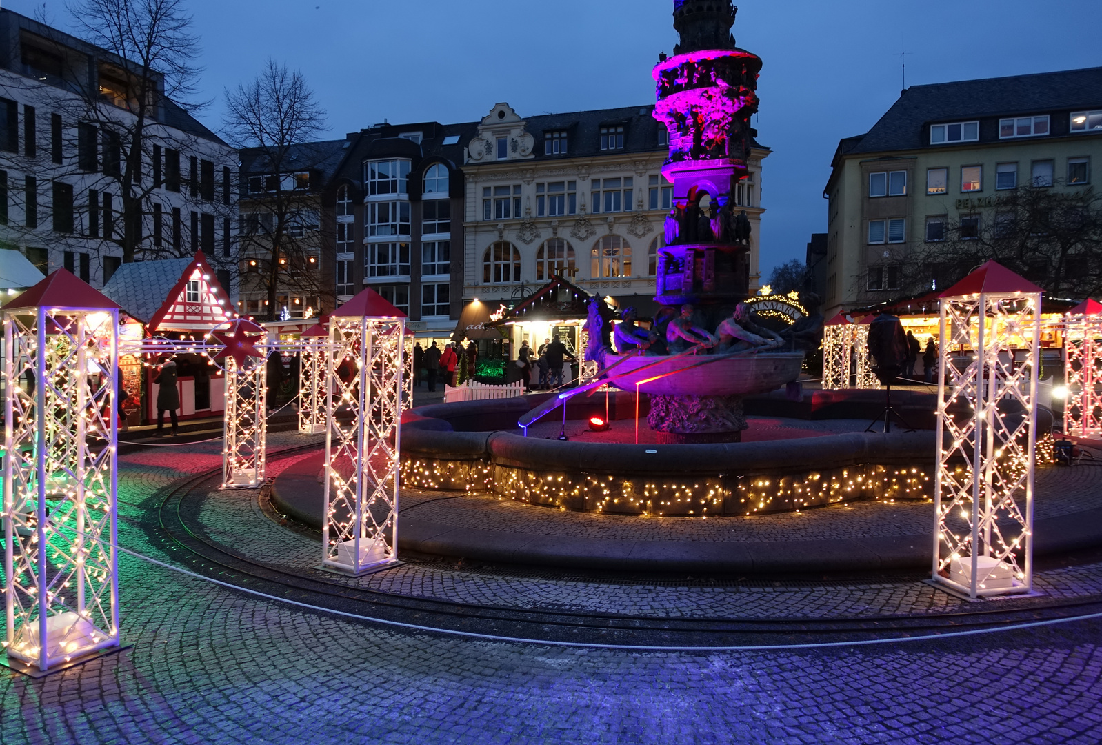 Historiensäule auf dem Sternenmarkt 1