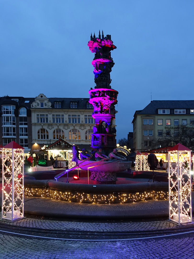 Historiensäule auf dem Sternenmarkt 2