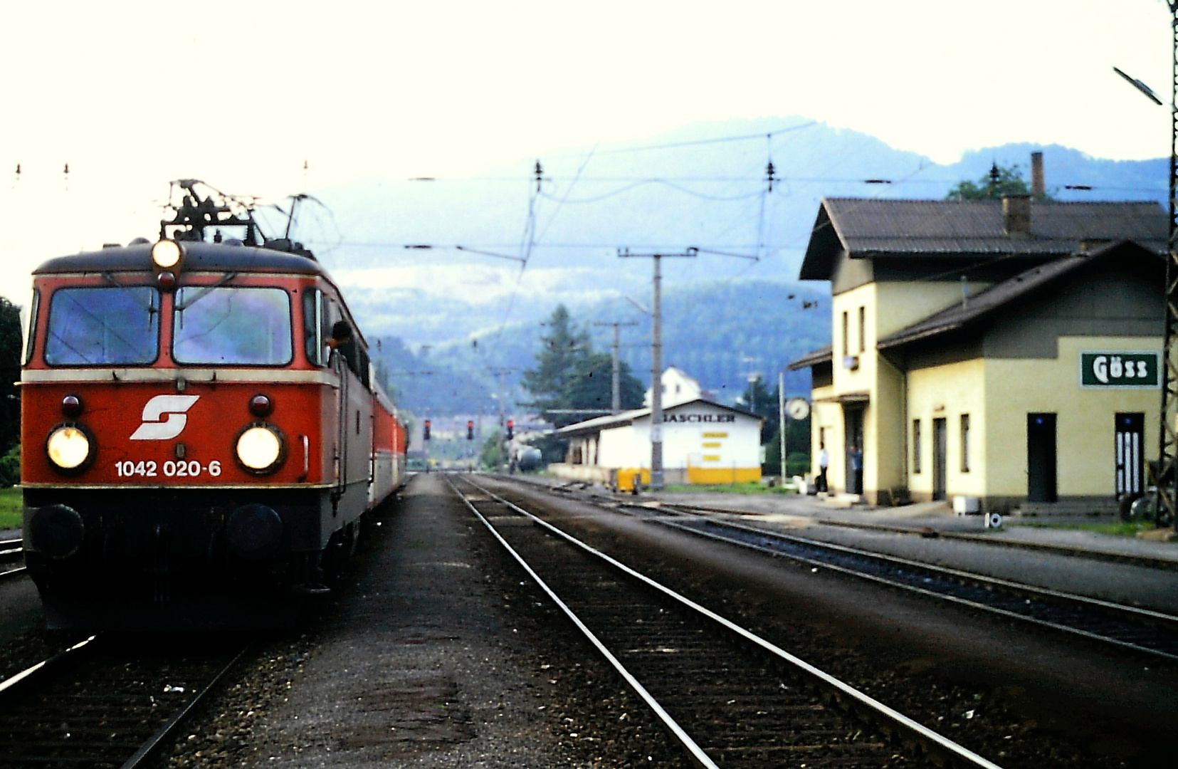 historisch Leoben Göss mit Regionalzug