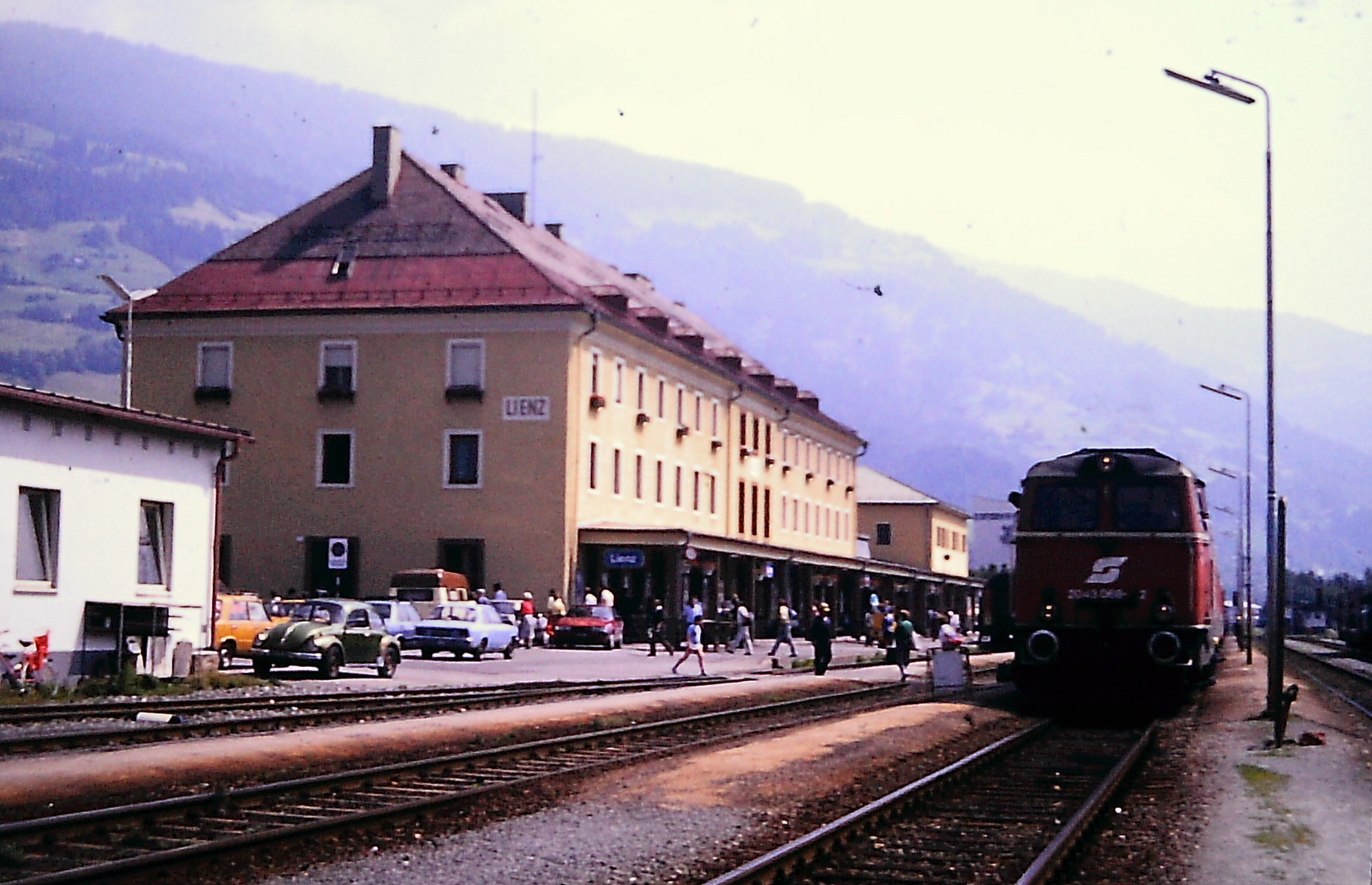 historisch : Lienz mit Diesel Korridorzug ..