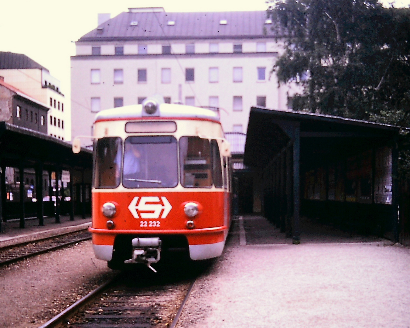 Historisch Lilo Lokalbahnhof Gleisseite