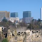 Historisch und modern, Bürogebäude und alte Festung