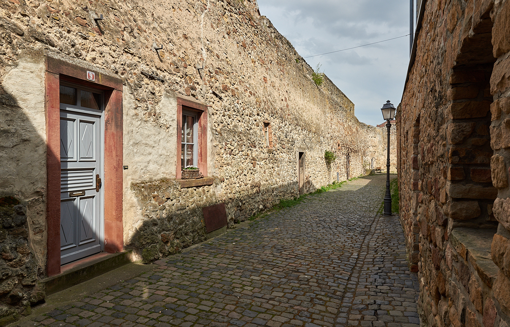 Historische Altstadt in Freinsheim (Pfalz), mit komplett erhaltener mittelalterlicher Stadtmauer.