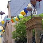 Historische Altstadt in Luxemburg Stadt mit Lampions geschmückt