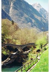 Historische Brücke bei Lavertezzo/Ticino