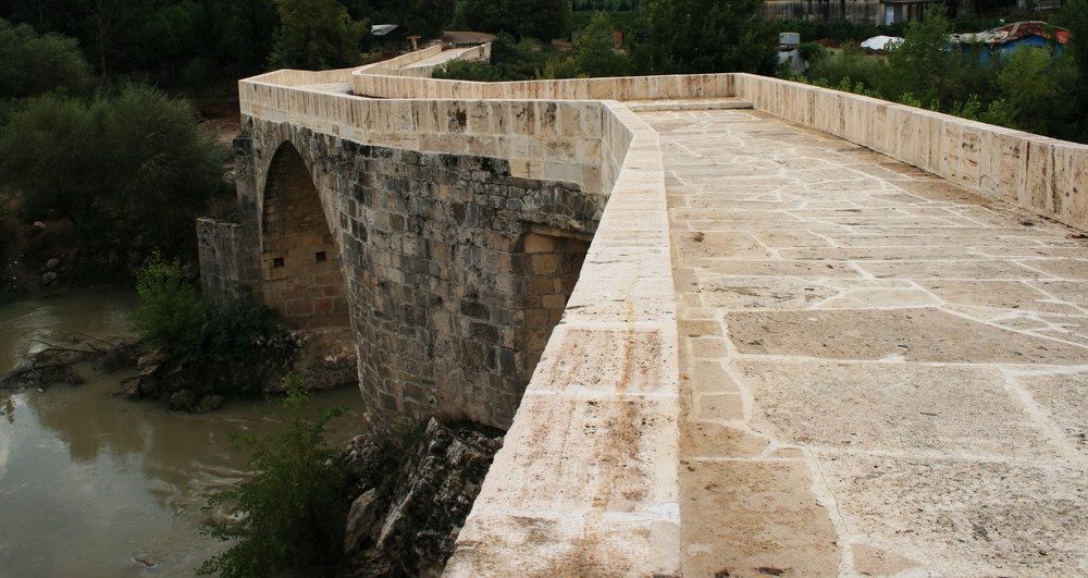 Historische Brücke von Aspendos