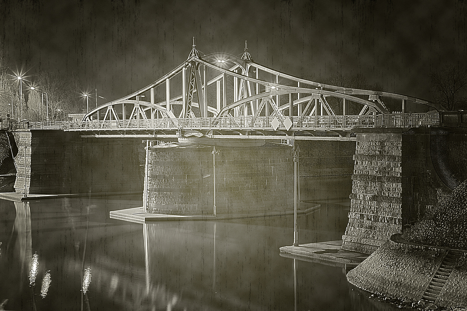 historische Drehbrücke in Krefeld-Linn