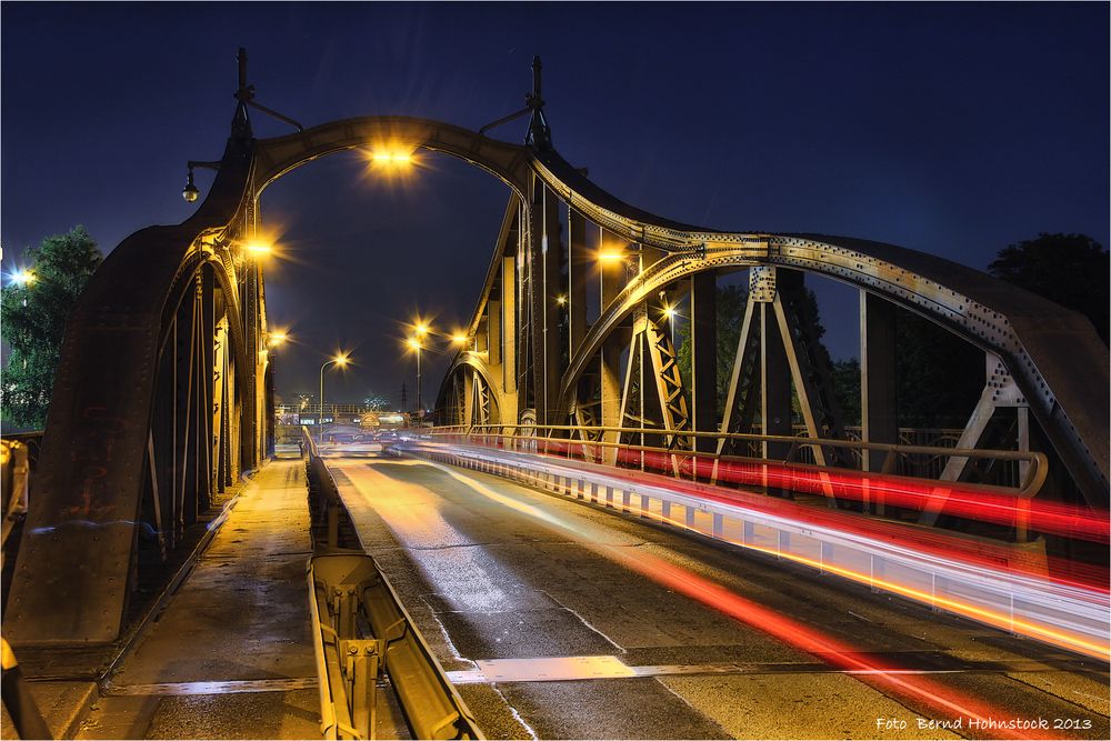 historische Drehbrücke in Krefeld-Linn  .....