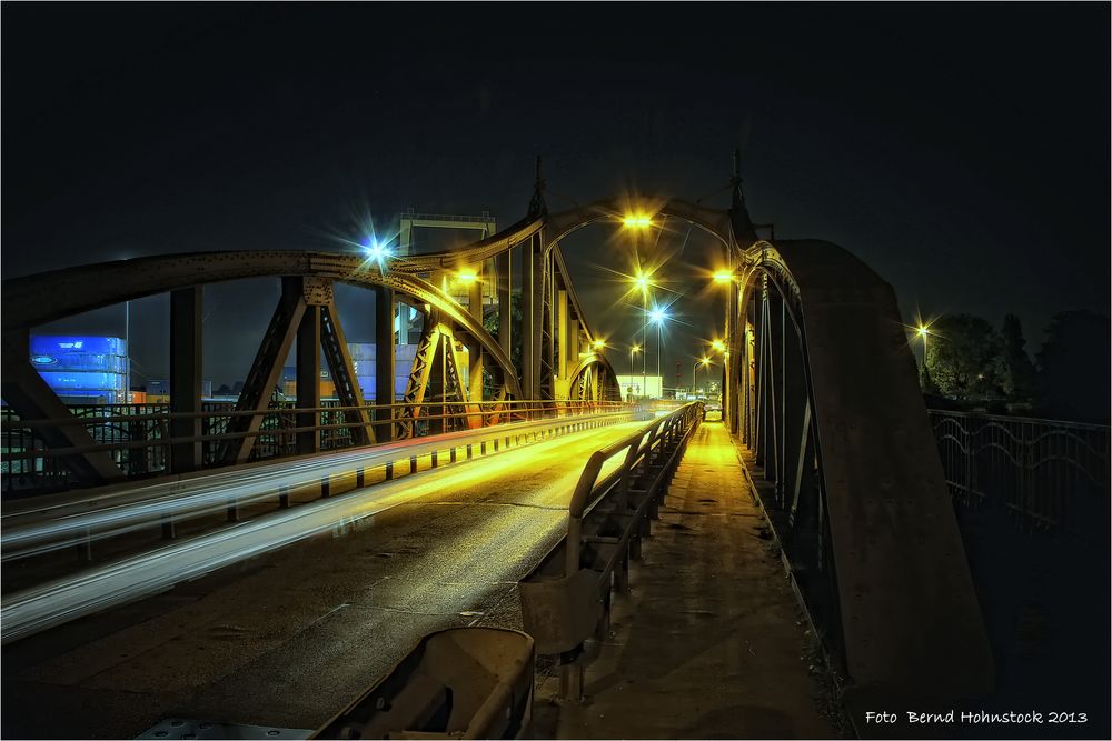 historische Drehbrücke in Krefeld-Linn . .....