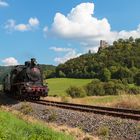 Historische Eisenbahn bei der Burgruine Neideck