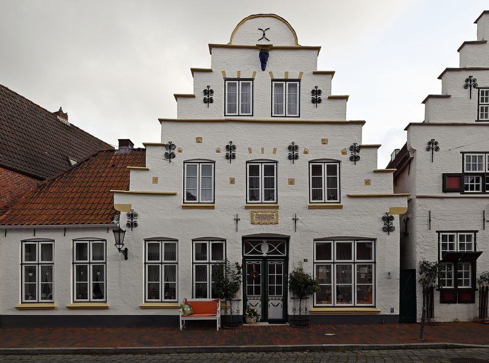 Historische Gebäude in der Altstadt von Tönning Foto & Bild