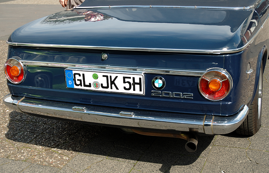 Historische Heckansicht - BMW 2002.