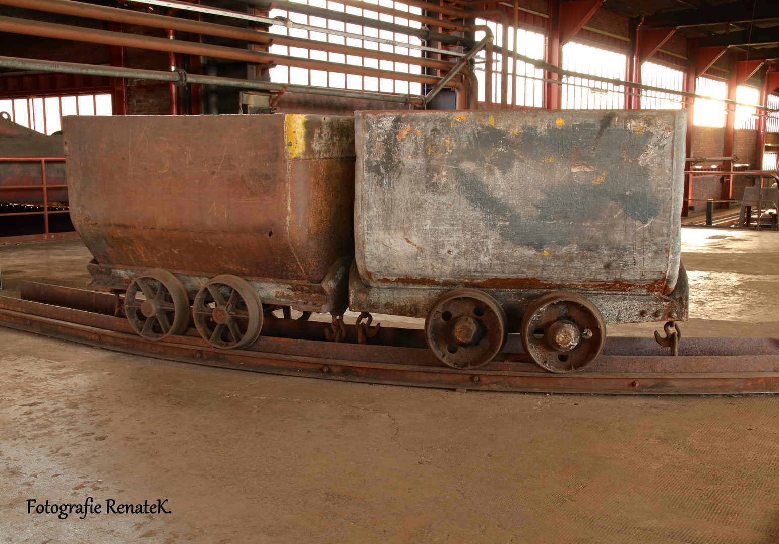 Historische Loren in der Zeche Zollverein