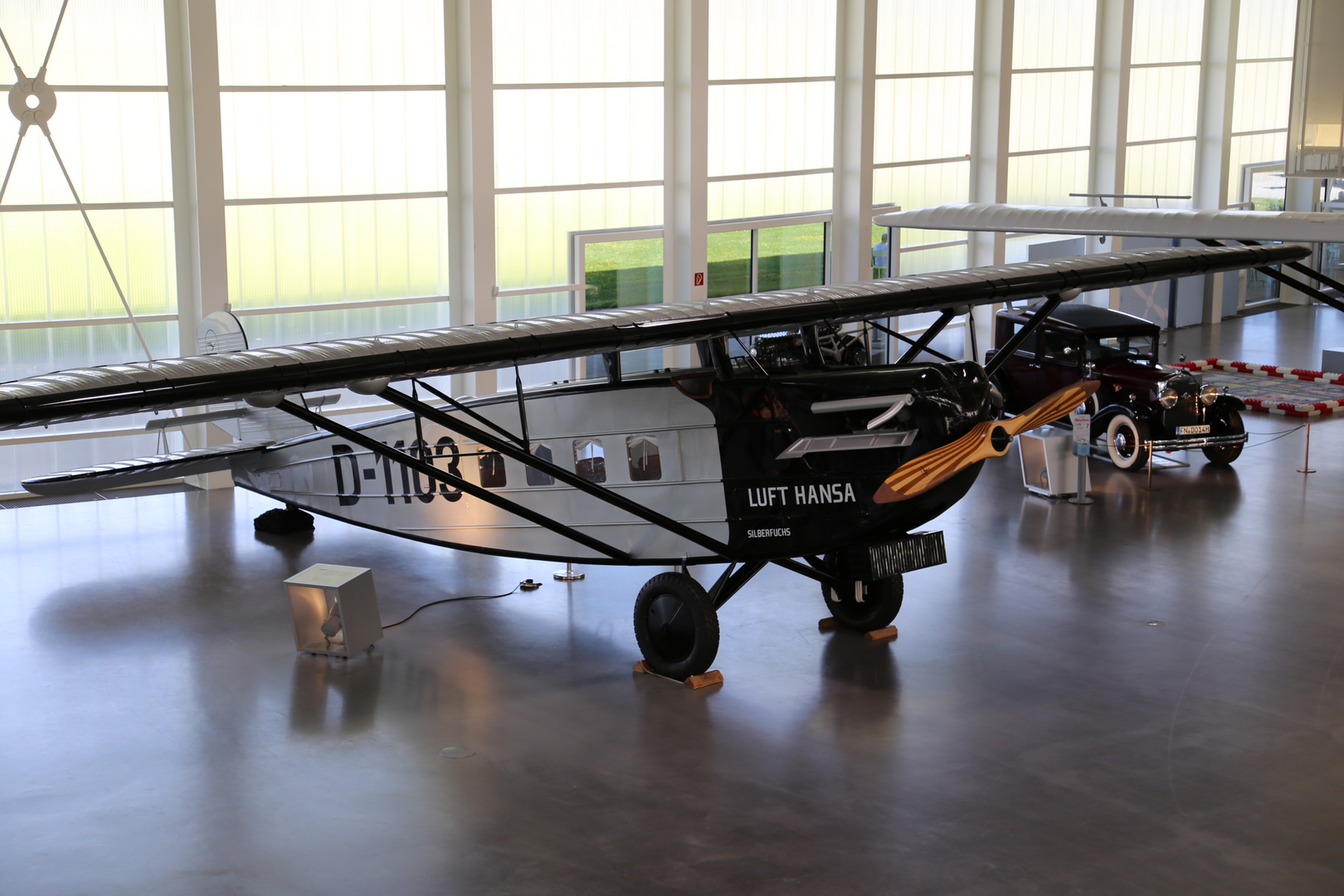 historische Lufthansa Maschine im Dornier Museum