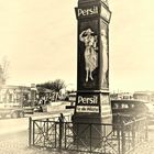 Historische Persil-Werbesäule im Hafenbereich von Büsum