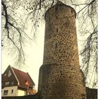 Historische Stadtbefestigung mit Turm