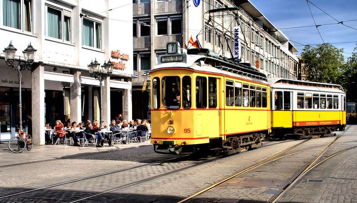 Historische Straßenbahn***