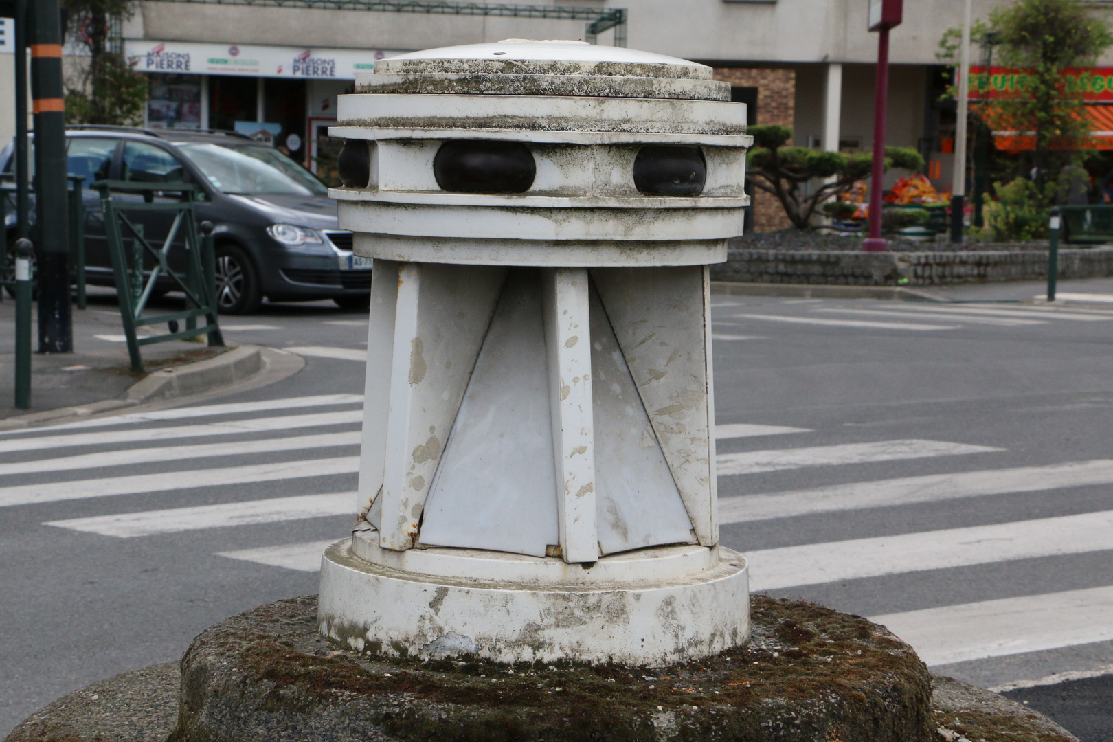 Historische Straßenbeleuchtung in Frankreich