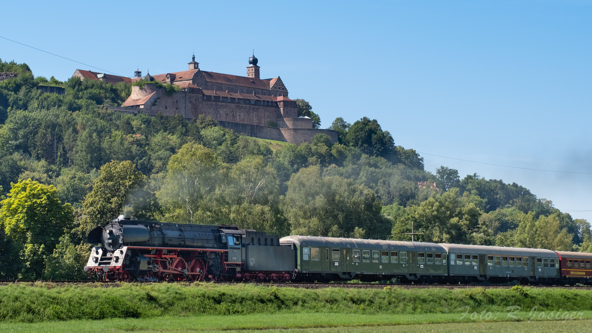 Historische Zug unter der Plassenburg