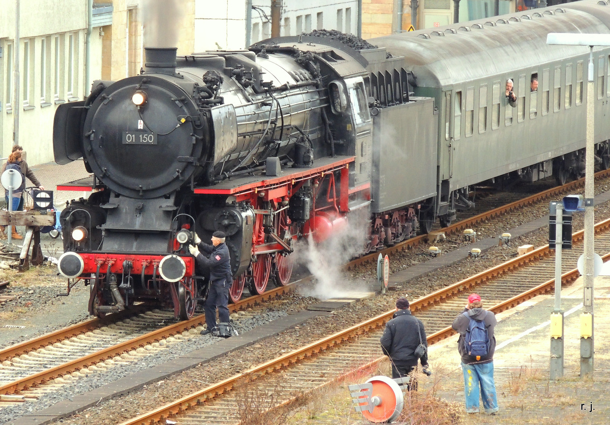 Historischer Dampfschnellzug mit 01 150 in Franken