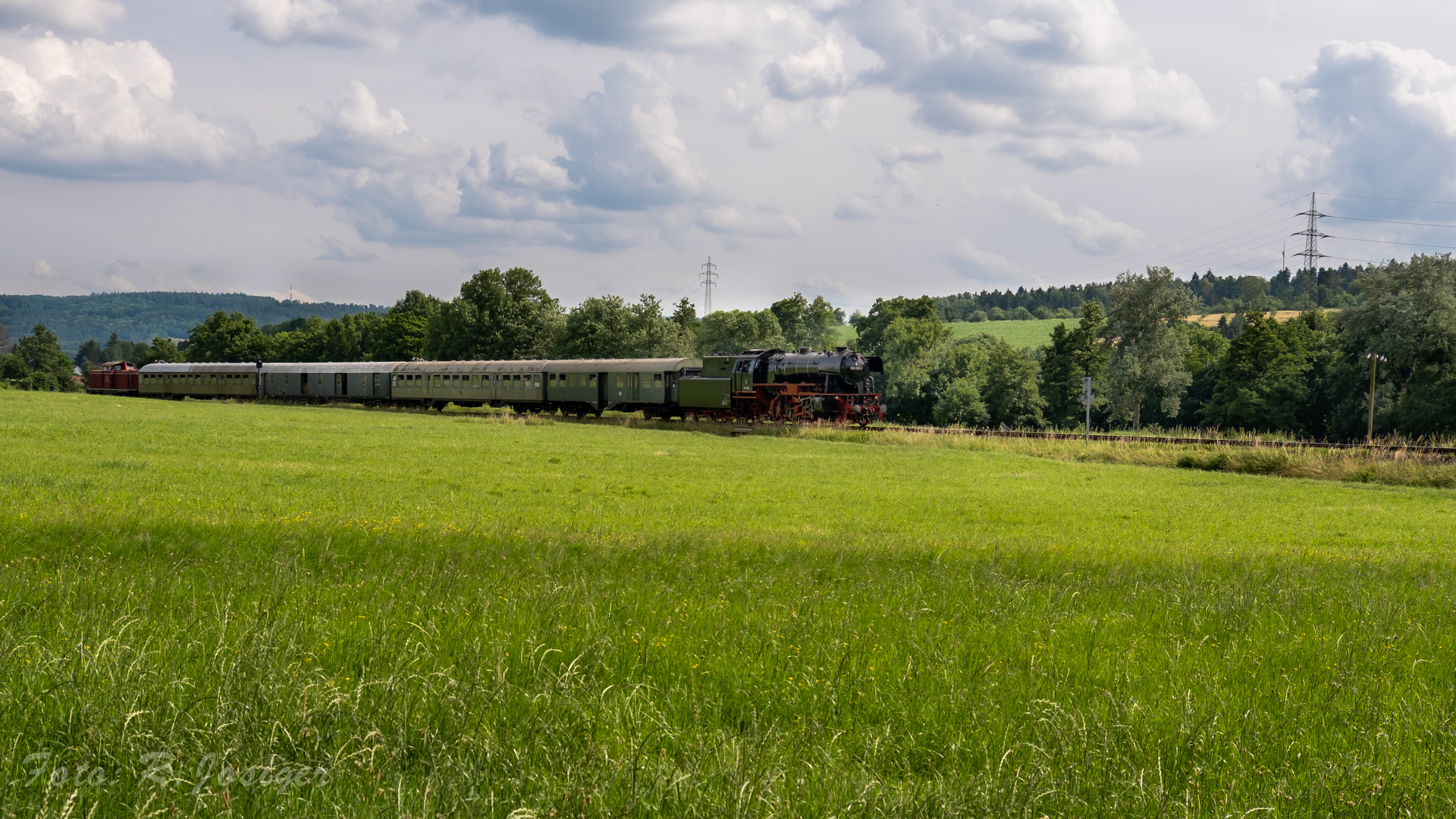 Historischer Dampfzug im Wieslauftal