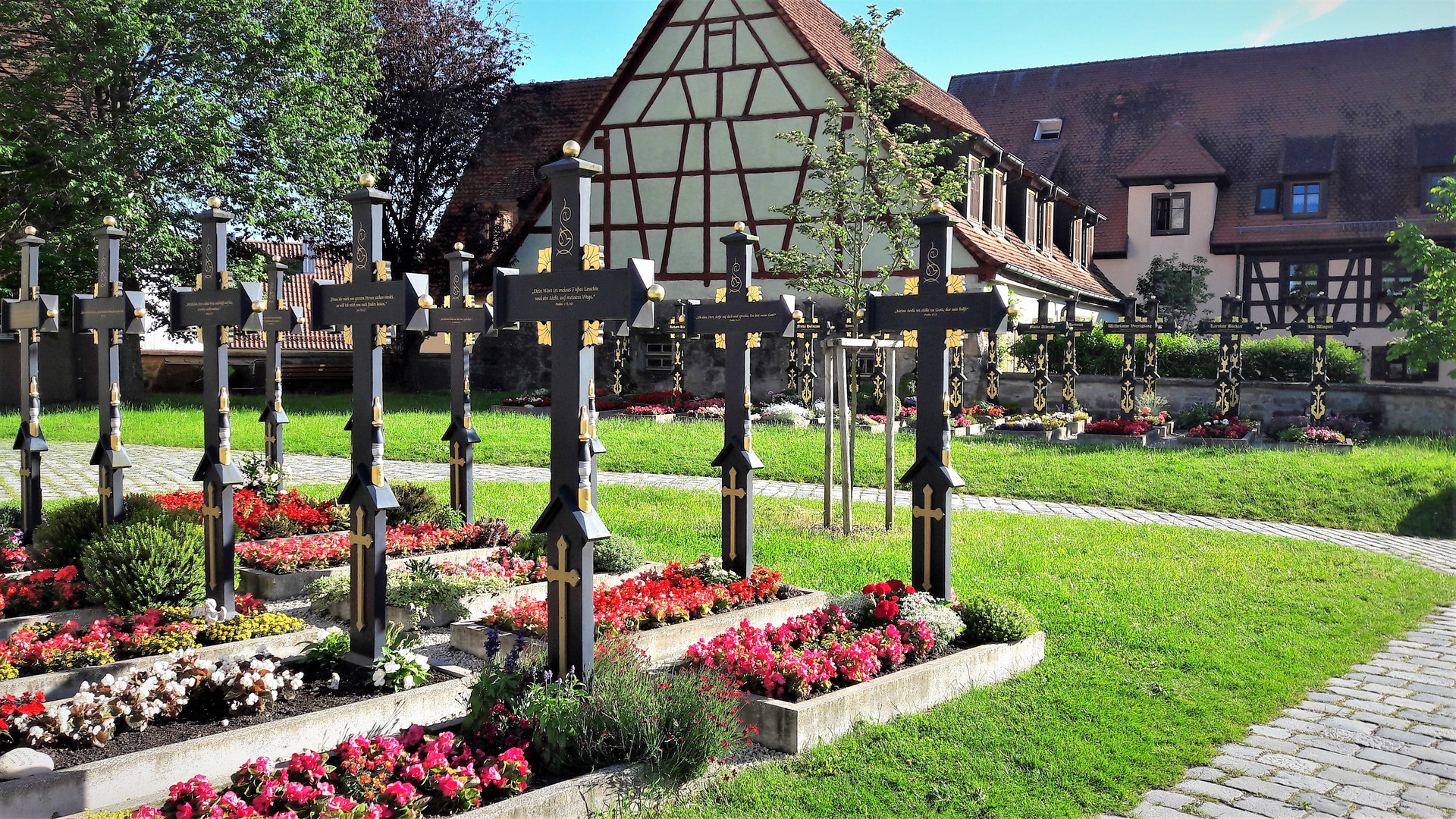 Historischer Friedhof Segringen +Fachwerk