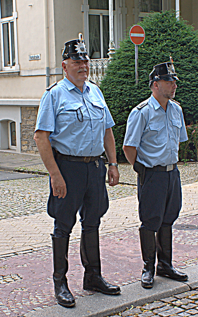 Historischer Fürstentreff: Die Polizei ist auch dabei.