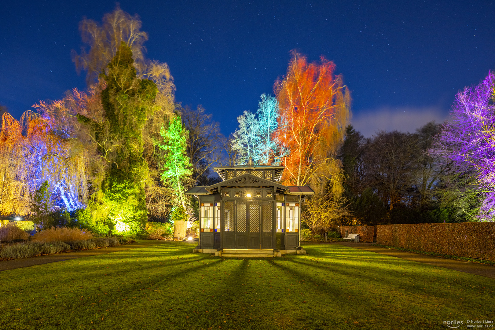 Historischer Pavillon mit Licht