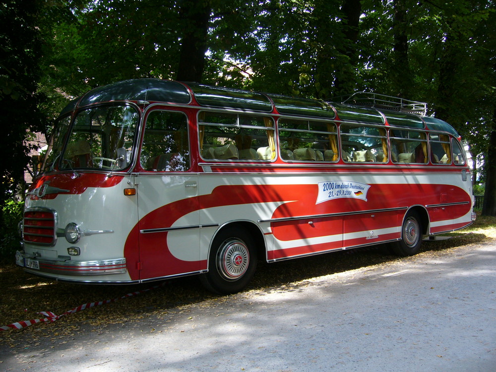 Historischer Reisebus