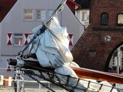 Historischer Segler im Hafen von Wismar