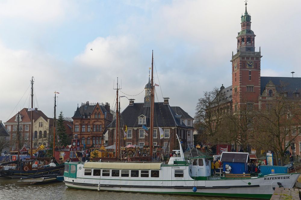 Historischer Weihnachtsmarkt 2023 am Museumshafen Leer ...