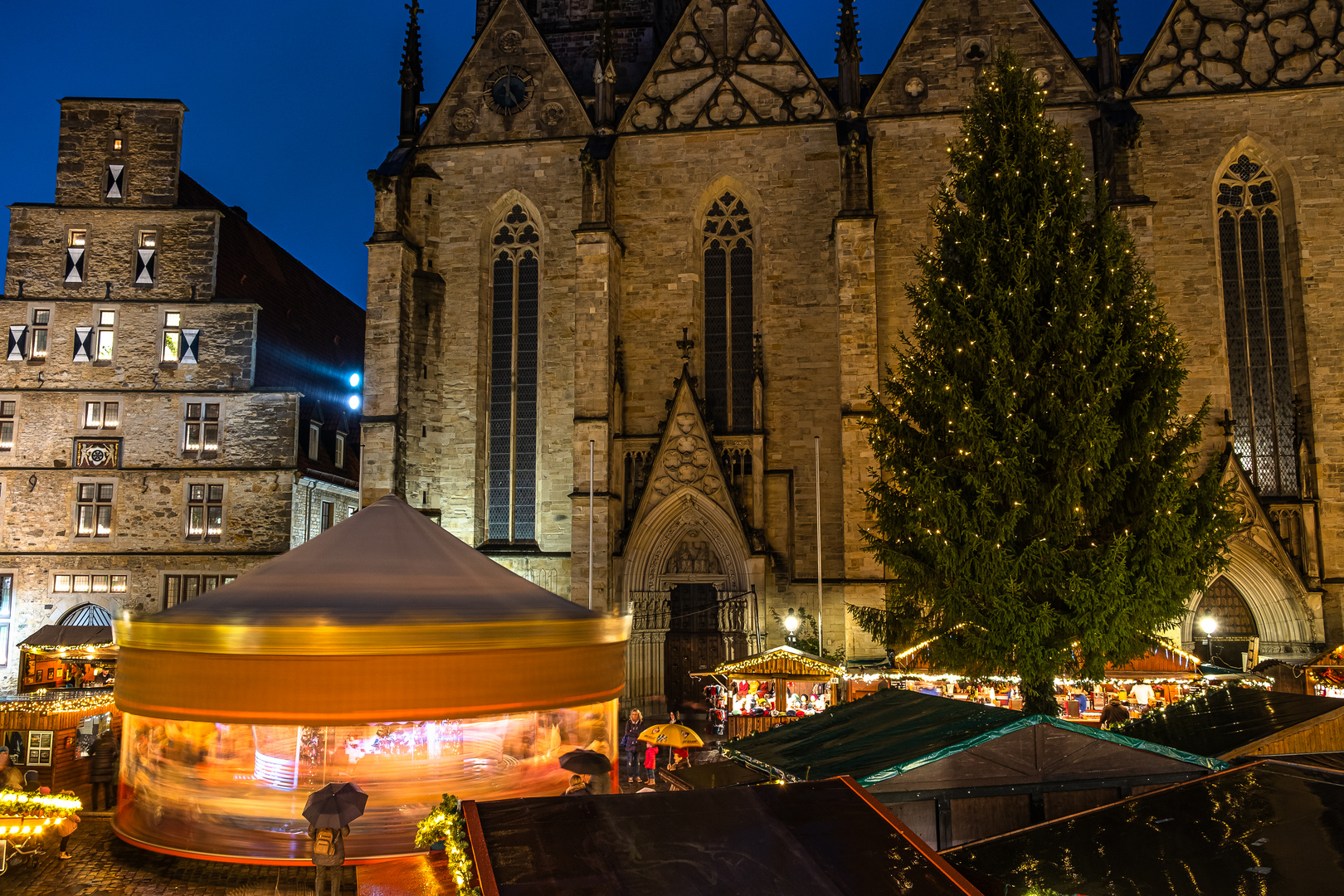 Historischer Weihnachtsmarkt vor der Marienkirche