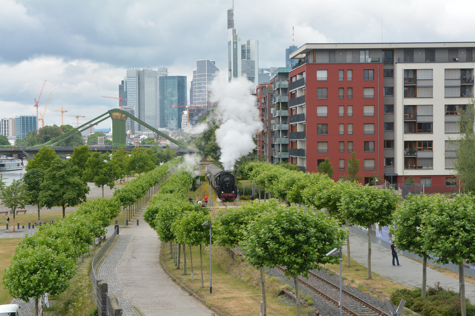 Historischer Zug anlässlich des Osthafenfestes in Frankfurt am Main - Juni 2014