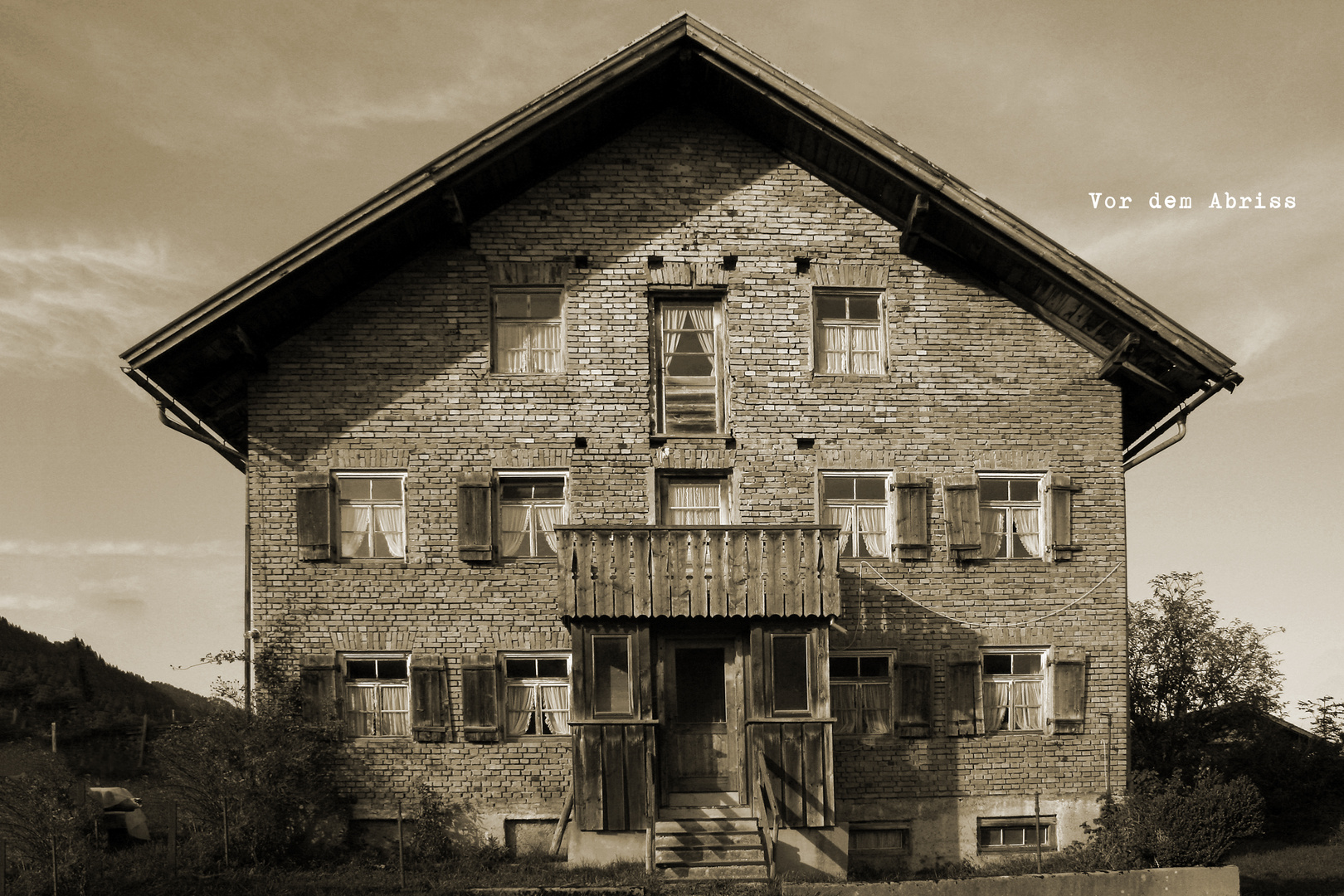 Historisches Bauernhaus vor dem Abriss (hier steht seit 2018 ein Neubau), Sonderdorf, Allgäu