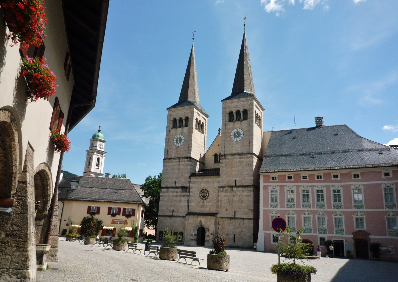Historisches Berchtesgaden: Am Schlossplatz mit Stiftskirche