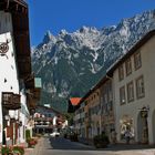 Historisches Mittenwald: Hochstraße mit Blick zum Karwendel