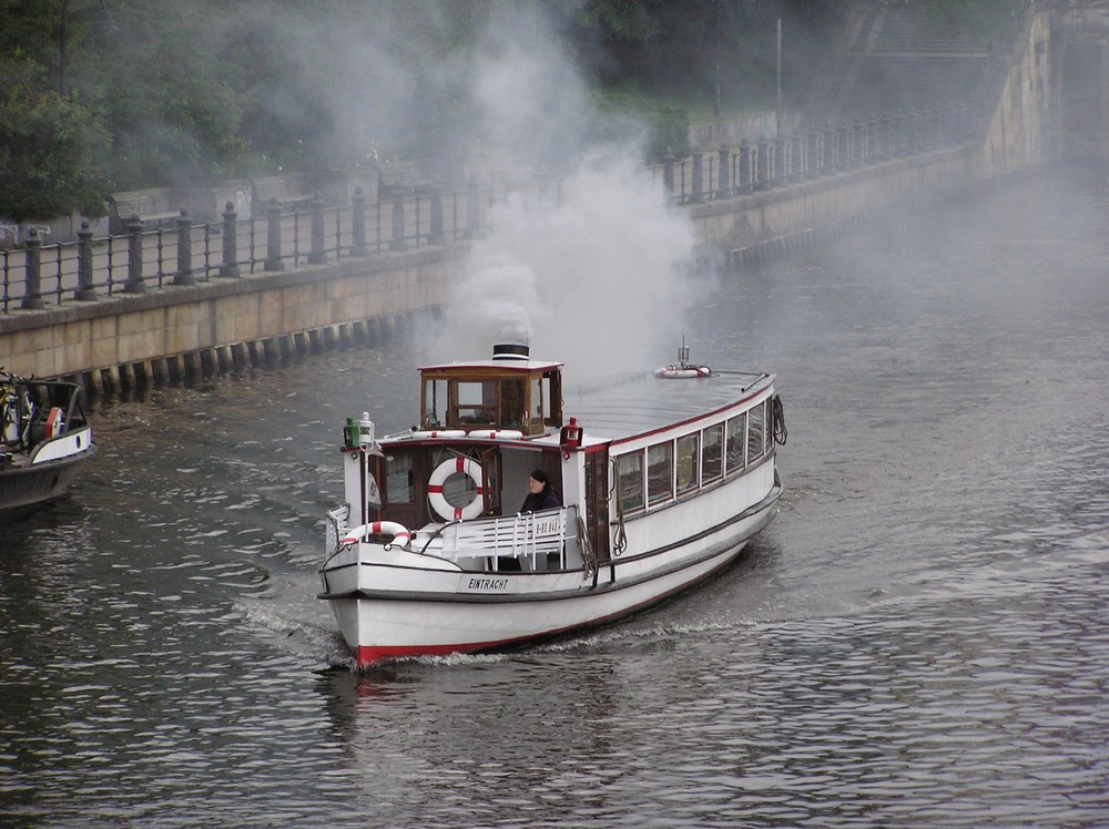 Historisches Motorschiff Eintracht vom Historischen Hafen Berlin