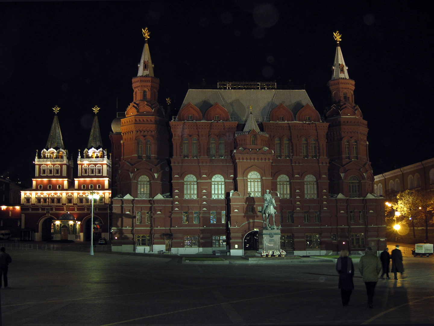 Historisches Museum in Moskau bei Nacht