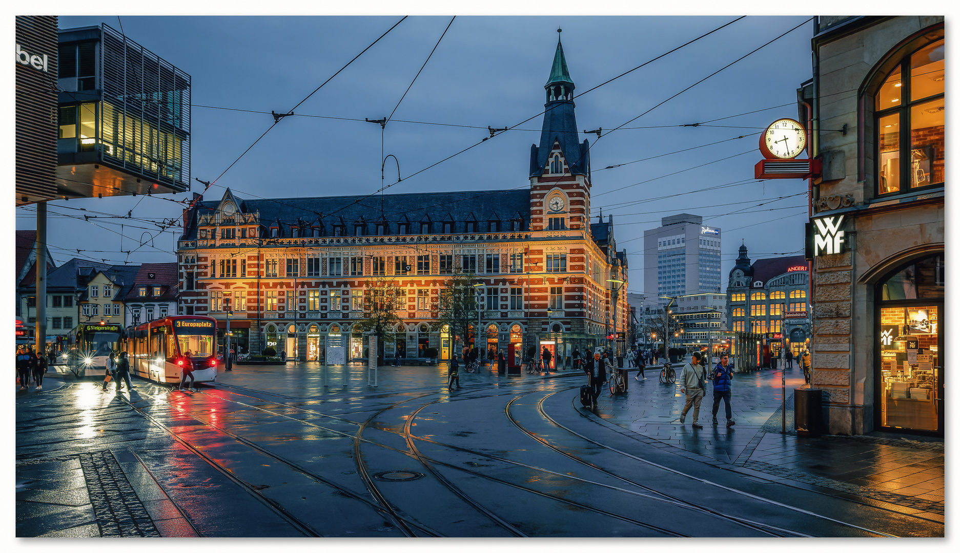 Historisches Postgebäude zur Blauen Stunde