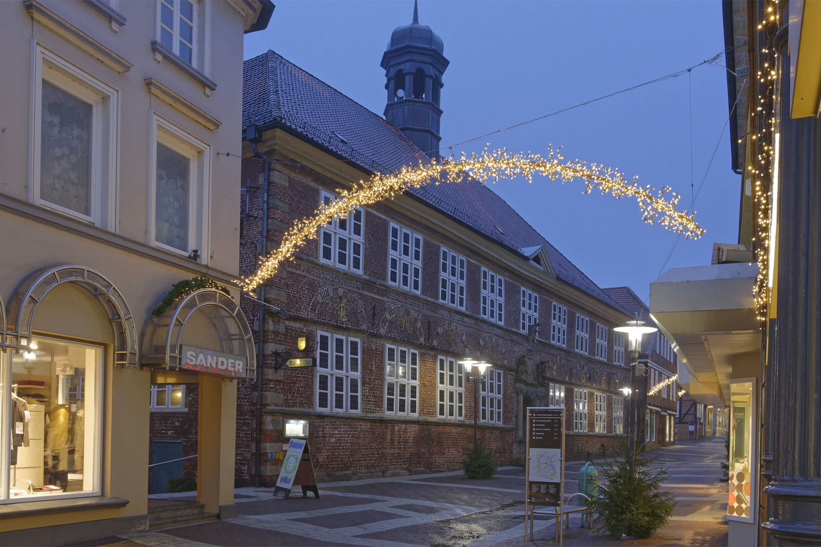 Historisches Rathaus der Hansestadt Stade mit Türmchen